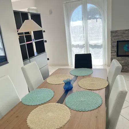 Casa Ilaria 게스트하우스 3*